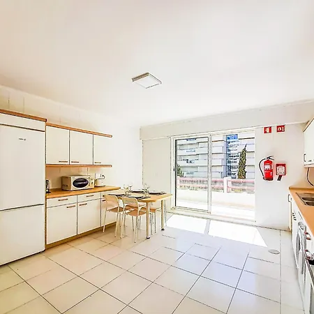 Апартаменты Por Do Sol Dourado T2 Hsr Vilamarina